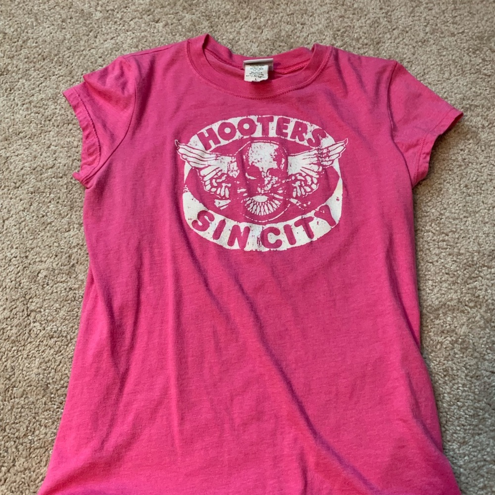 Hooters T-shirt